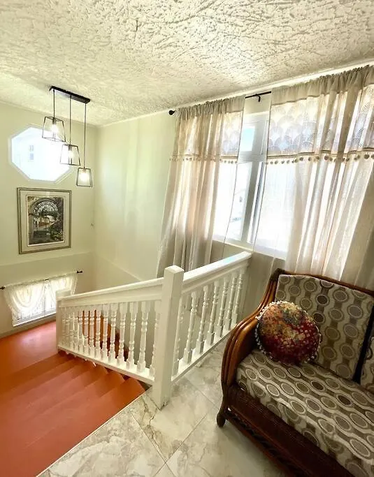 Steps 2 Beach - 5 Bedroom 3 Bathroom Villa Christ Church 0*,