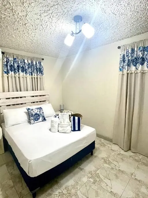 Steps 2 Beach - 5 Bedroom 3 Bathroom Villa Christ Church